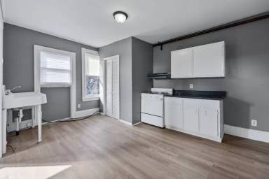 Main picture of 904 Main St