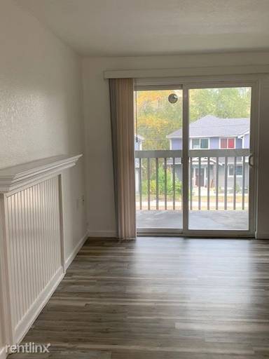 Main picture of 2627 Lincoln Way