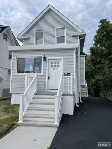 Main picture of 179 S Park St