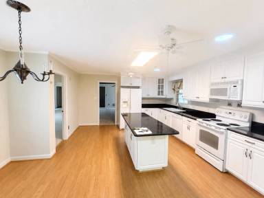 Main picture of 1225 Woodhaven Dr