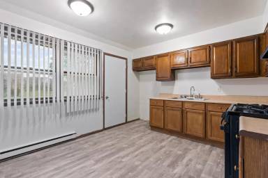 Main picture of 3615 W 73rd Ct