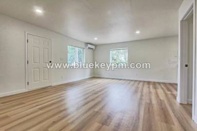 Main picture of 2907 Main St