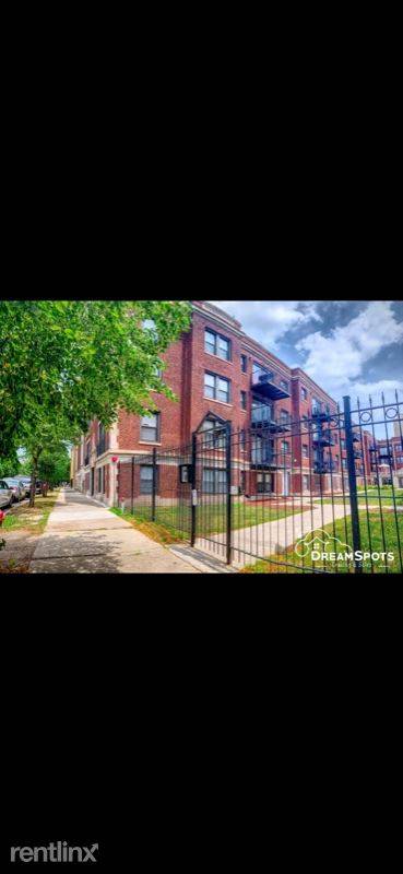 Main picture of 4627 S Drexel Blvd