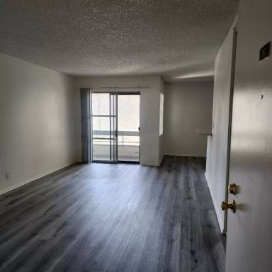 Main picture of 4424 Woodman Ave