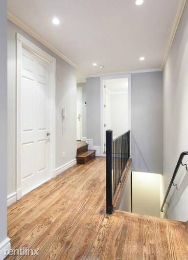 Main picture of 436 W 52nd St
