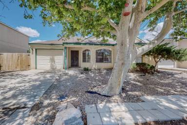 Main picture of 1729 Chamisa Rd NE