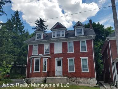 Main picture of 146 E Linn St