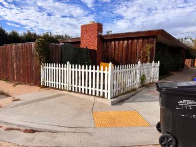 Main picture of 2352 Seaside St