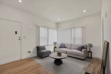 Main picture of 2317 Ocean Park Blvd