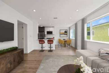 Main picture of 701 N Hill Pl