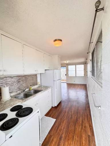 Main picture of 722 University Ave