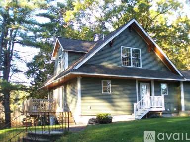 Main picture of 4 Jessica Ln