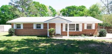 Main picture of 210 Sharon Ln
