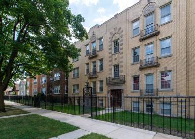 Main picture of 4954 N Christiana Ave