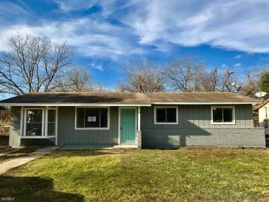 Main picture of 321 W Lindbergh Blvd