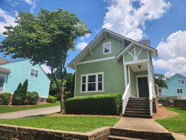 Main picture of 2040 Lakeside Dr
