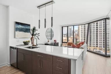Main picture of 1304 S Michigan Ave