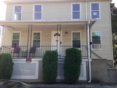 Main picture of 37 Larch St