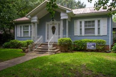Main picture of 404 8th Ave