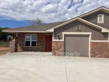 Main picture of 709 League Cir