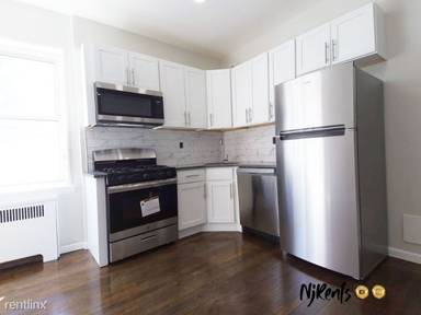 Main picture of 824 Avenue C