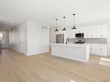 Main picture of 4656 W 9th Ave