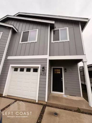 Main picture of 425 SE Inlet Ave