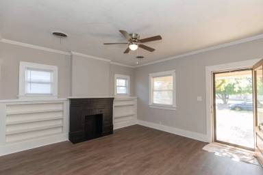 Main picture of 2218 S Taylor St