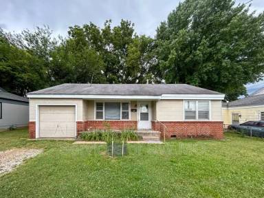 Main picture of 306 W Lindberg St