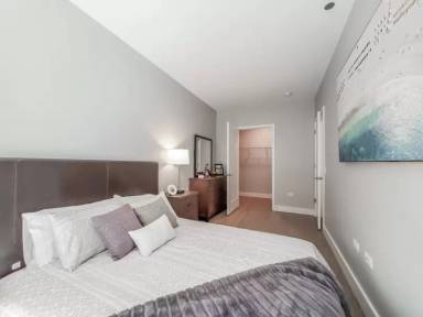 Main picture of 1250 N Clark St