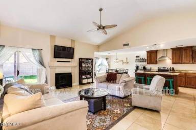 Main picture of 4811 E Gary St