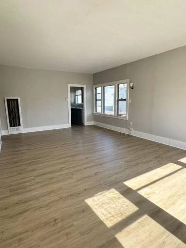 Main picture of 620 Walnut Ave