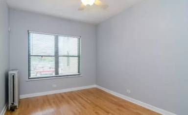 Main picture of 5003 S Prairie Ave
