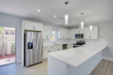 Main picture of 403 3rd Ave S