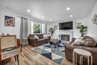 Main picture of 405 Gregory Way