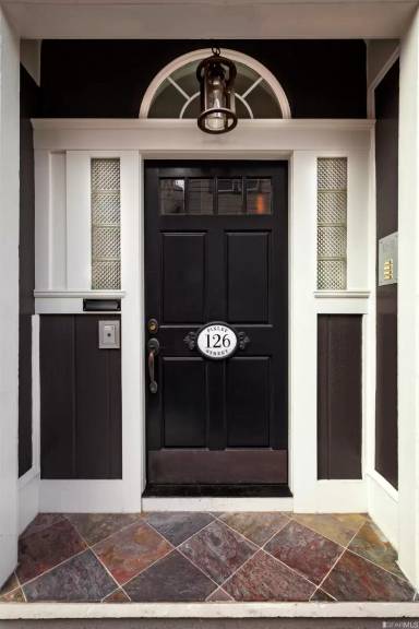 Main picture of 126 Pixley St