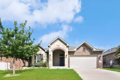 Main picture of 5902 Blackstone Dr