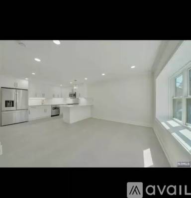 Main picture of 25 Russell Ave