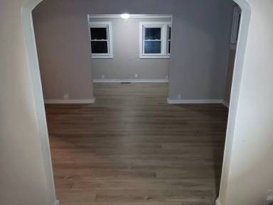 Main picture of 1298 Bellows St
