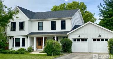 Main picture of 610 S Whispering Hills Dr