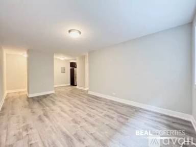 Main picture of 530 W Surf St