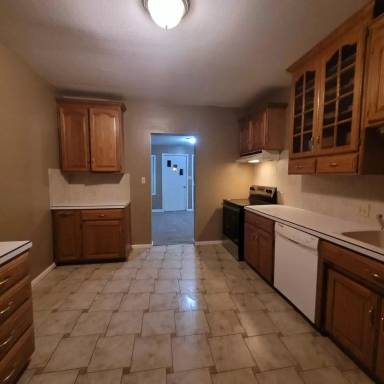 Main picture of 328 E 7th St