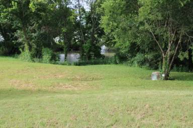 Main picture of 755 Lakeside Dr