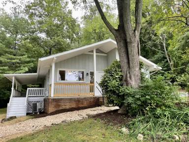 Main picture of 51 Allen Ave