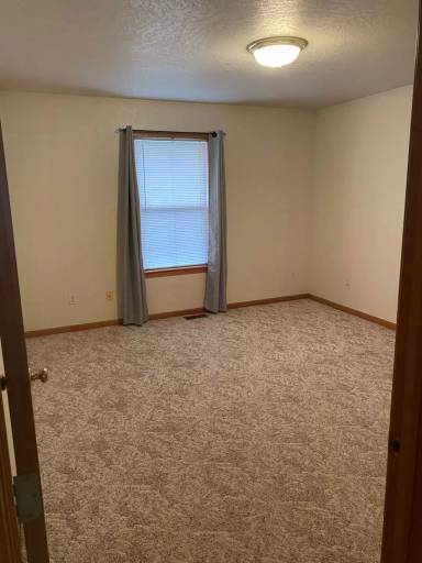 Main picture of 4550 Grove St