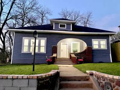 Main picture of 421 W Morton St
