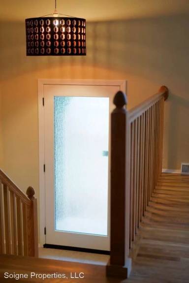 Main picture of 1001 W 75th St