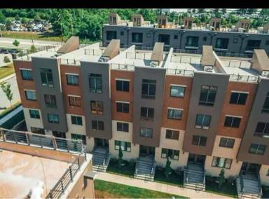 Main picture of 914 Lakeview Ct