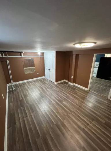 Main picture of 69 E 4th St