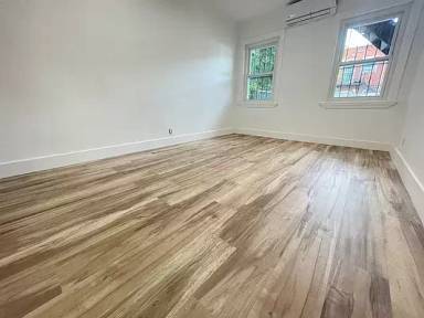 Main picture of 1122 E 105th St